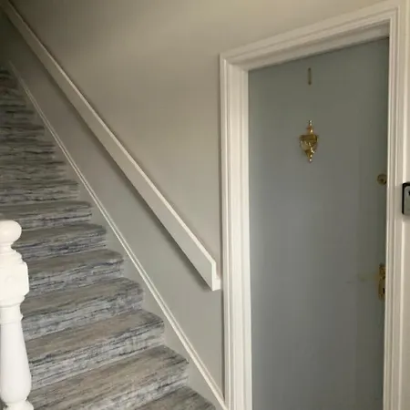 Stunning 3 Bed Seafront Mansion Building Sleeps 6 Adults Or 8 With Kids * Portrush