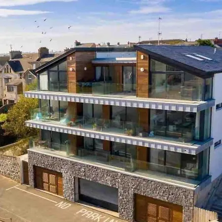 No2 Sandy Bay Luxury Beachfront Apartment