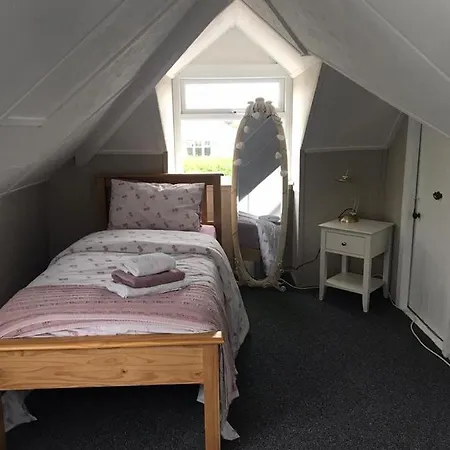 Rose Cottage: Delightful 4 Bedroom Detached * Portrush