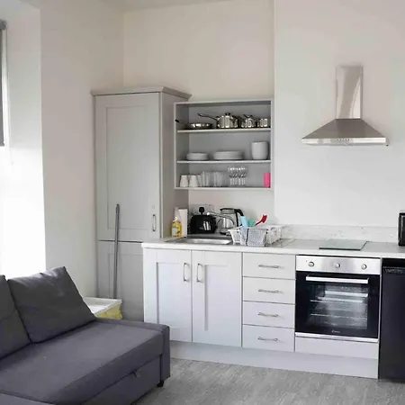 White Hall Apartment *