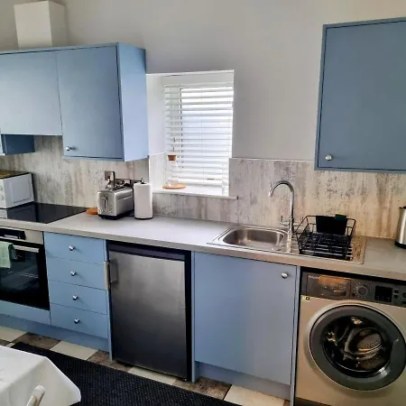 1 Dunluce - By The Sea Apartment *