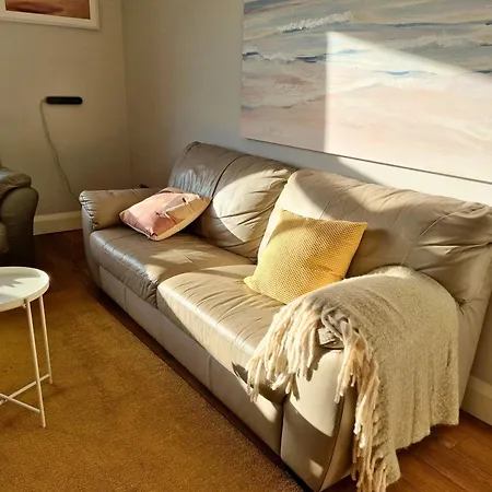 4 Dunluce Park - By The Sea Apartment