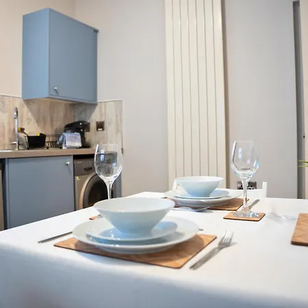 1 Dunluce - By The Sea Apartment *