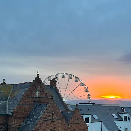 Penthouse - Town Centre, Sea Views, Secure Parking