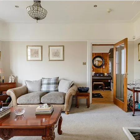Larkhill House 2*