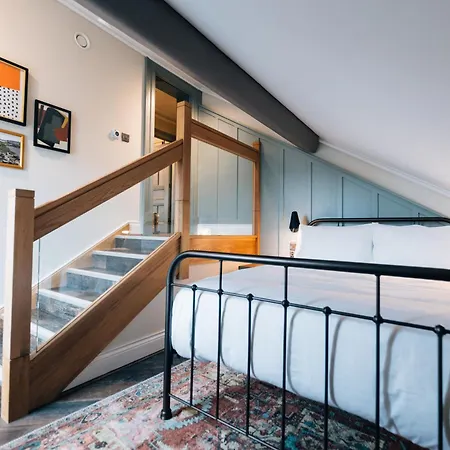 Bank Apartment *