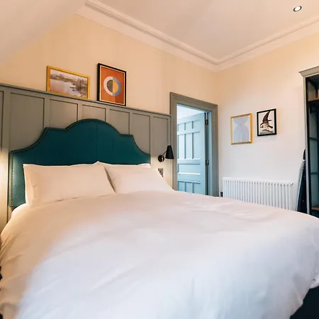 Bank Apartment *