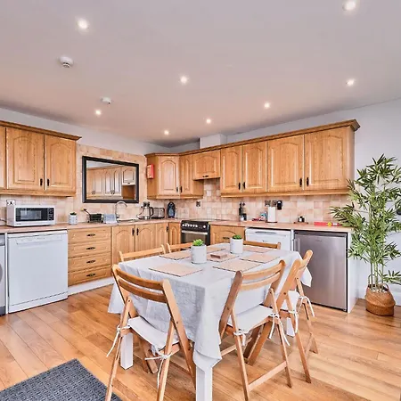 4 Dunluce Park - By The Sea