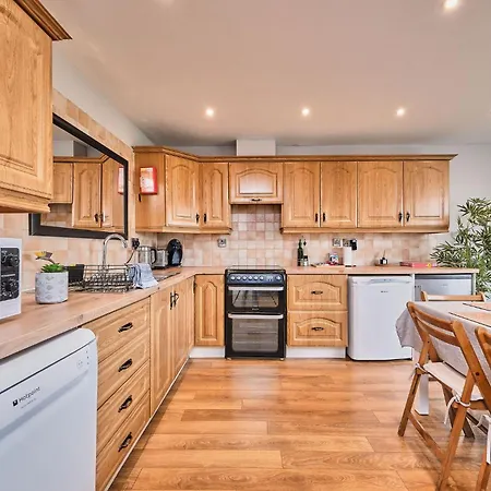 Apartment 4 Dunluce Park - By The Sea *