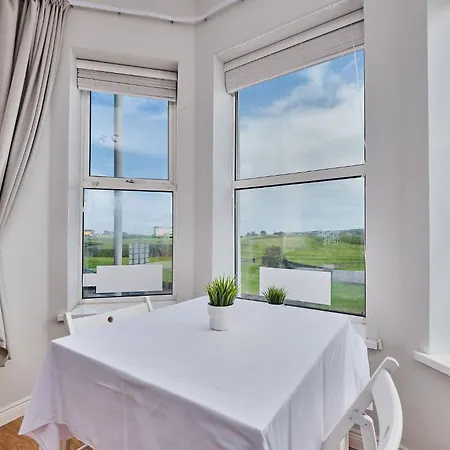 Apartment 3 Dunluce Park - By The Sea