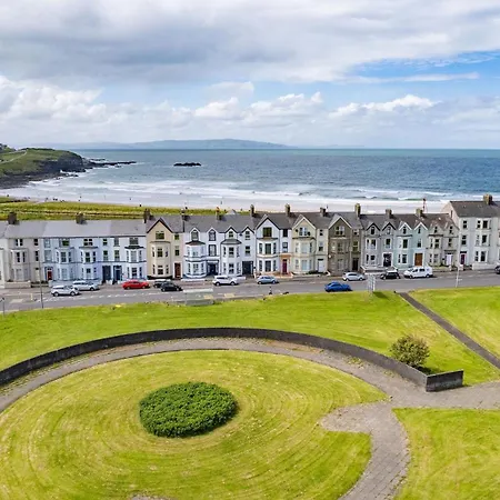Apartment 3 Dunluce Park - By The Sea *