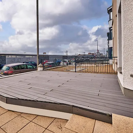 1 Golf Terrace - By The Sea Apartment *