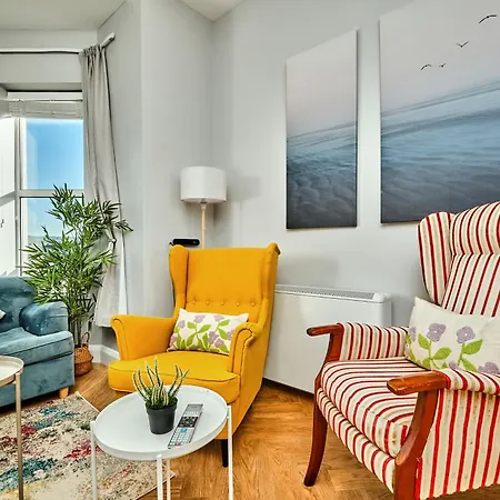3 Dunluce Park - By The Sea