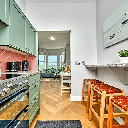 3 Dunluce Park - By The Sea