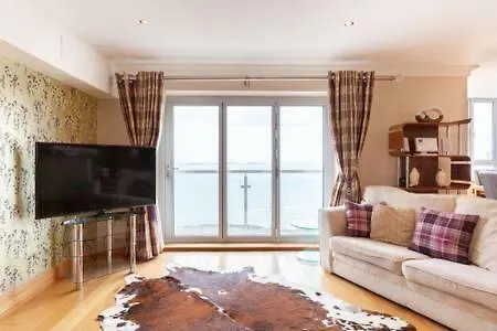 Blue Pool View Apartment