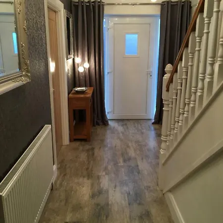 Luxury Homes - The Grove, Sleeps 14 - 6 Bedrooms Holiday home