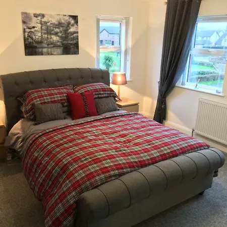 Luxury Homes - The Grove, Sleeps 14 - 6 Bedrooms Holiday home *