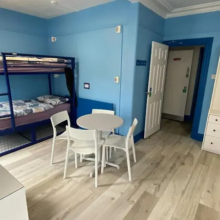 Portrush Holiday Hostel Guesthouse