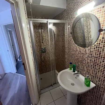Apartment 2 Ramore Ave *