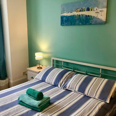 Portrush Holiday Hostel Guesthouse *