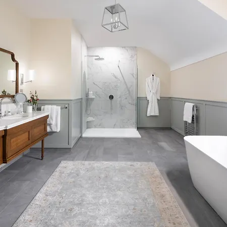 Dunluce Hotel 5*