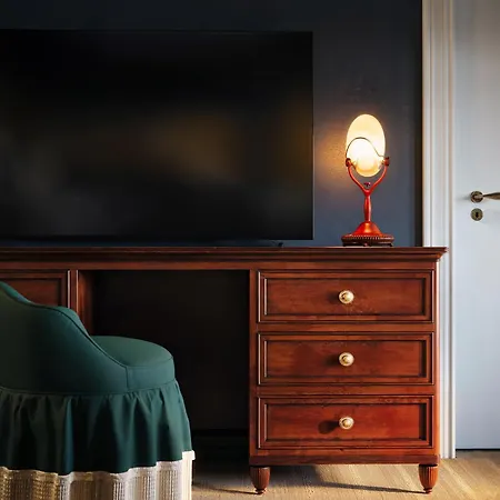 Adelphi Hotel 5*