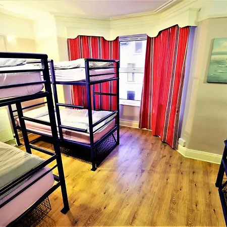 Portrush Holiday Hostel Guesthouse *